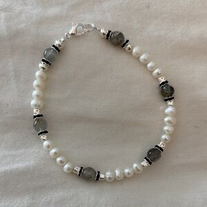 Elegant Pearl and Labradorite Stone Bracelet